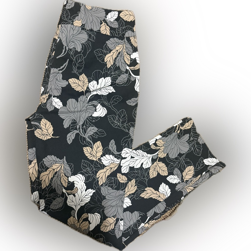 NWT- Chico's Floral Ankle Pants Sz 0 (US Sz 4)